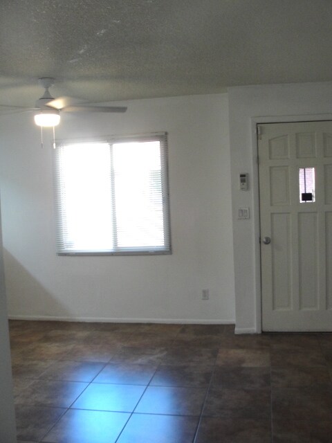 Entrada y rincón - 4595 N 17th Ave