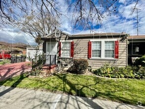 Building Photo - 1404 N Yosemite St
