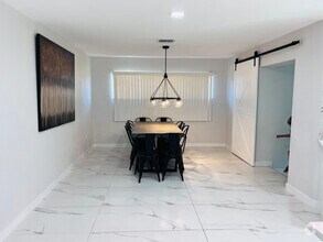 Building Photo - 4439 Parrot Ave