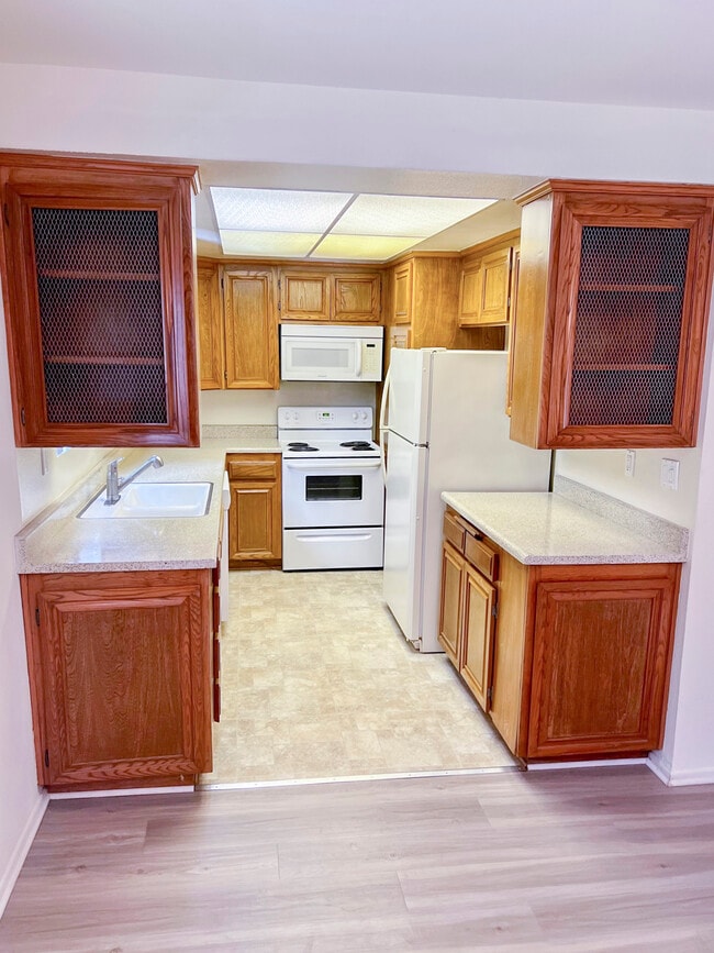 Building Photo - Magnolia View Apartments