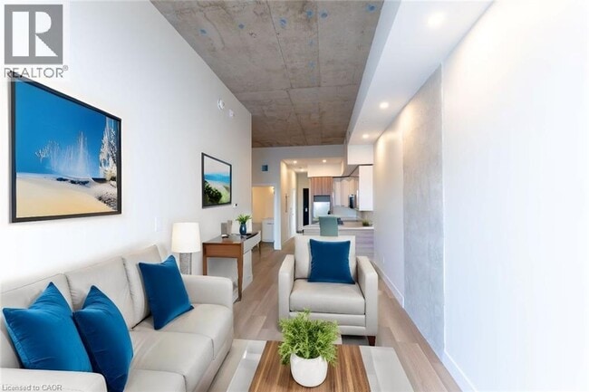 Building Photo - 169 James St S