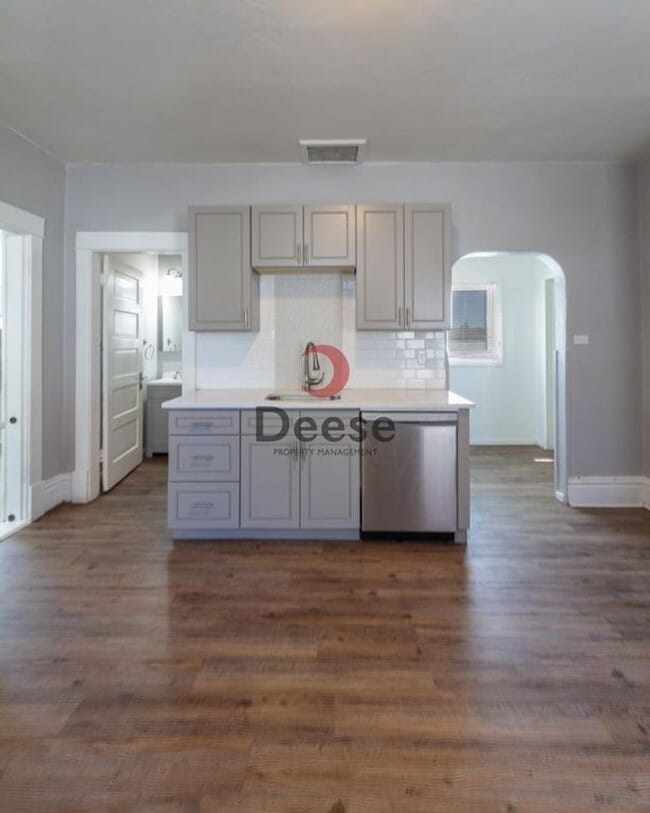 Building Photo - Adorable Home Centrally Located