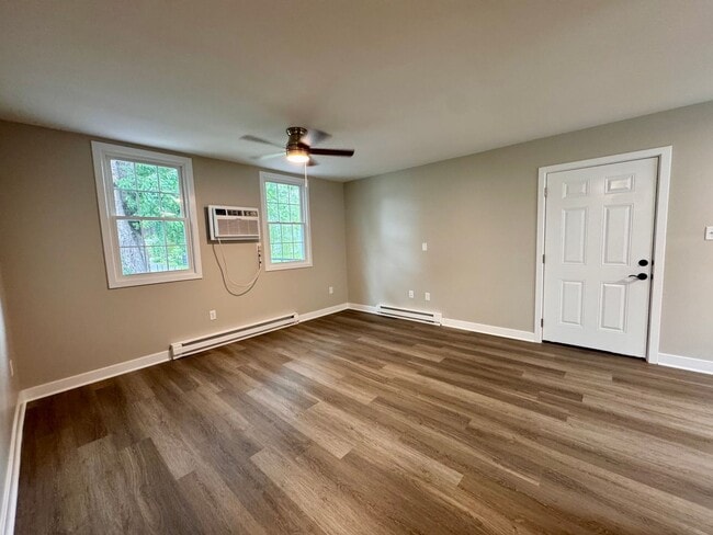 Building Photo - 337 Maple Ln