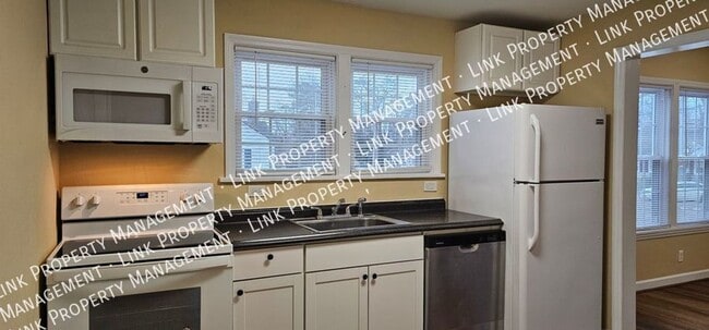 Foto del edificio - DON'T MISS this Charming Remodeled 2 bedro...