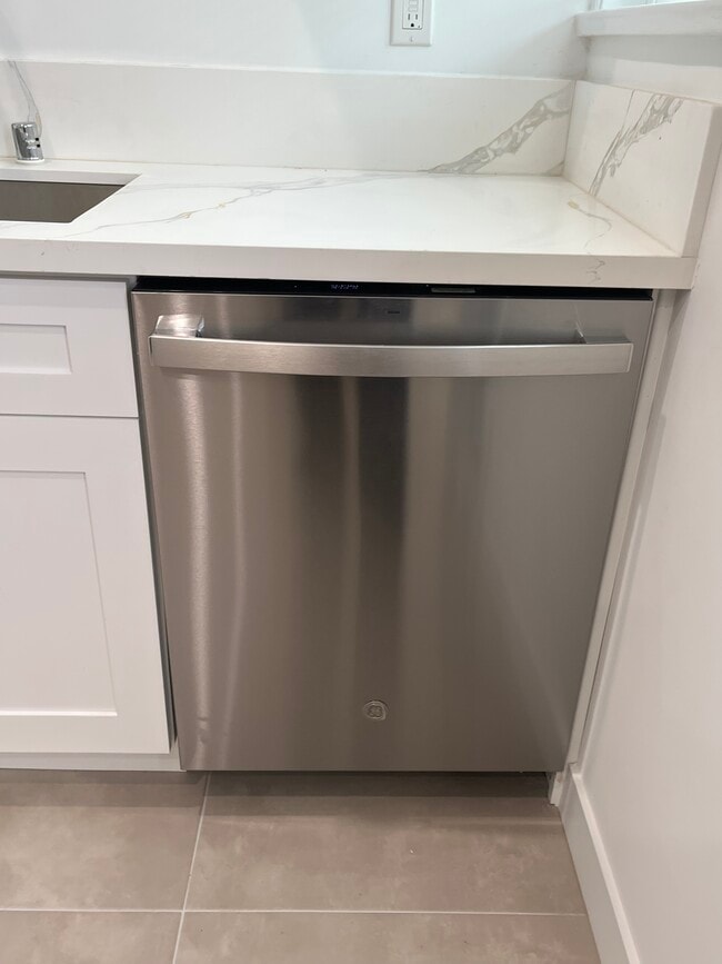 New Stainless Appliances - 1725 1/2 Malcolm Ave