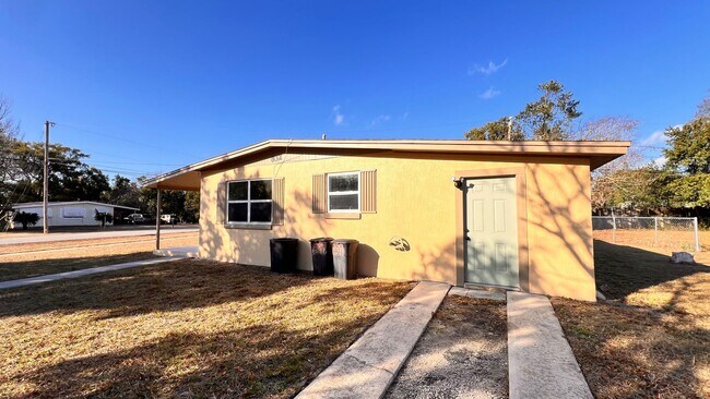 Foto del edificio - $300 off of a month of rent! Charming 3-Bedroom Home in Deltona! – Pets Welcome (Up to 30 lbs) – ...