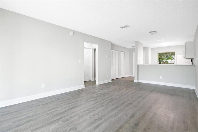 Foto del edificio - 2560 Woodgate Blvd