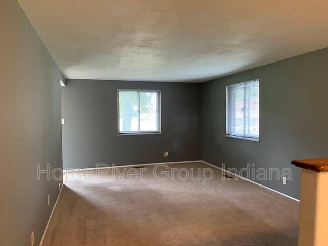 Foto del edificio - 9409 Granville Pl