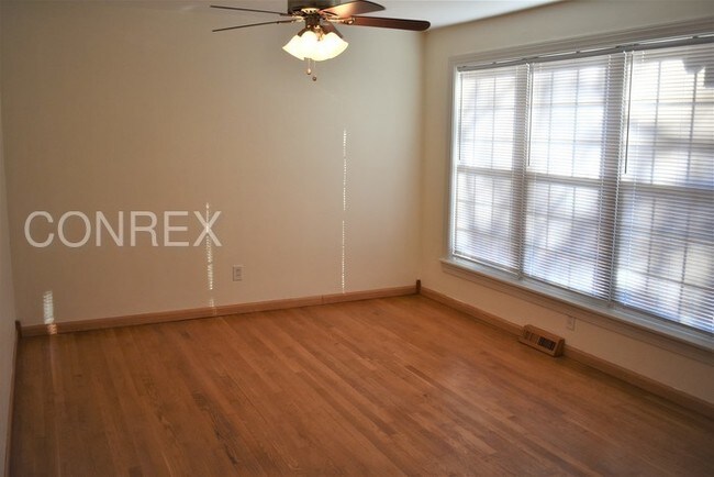 Building Photo - Charming 3 Bedroom Ranch