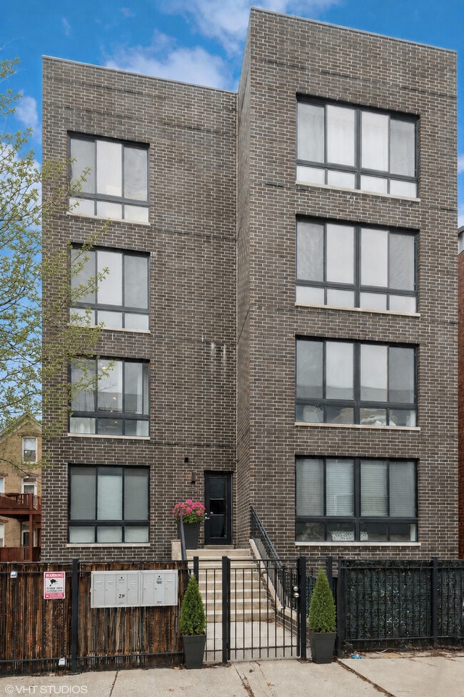 Building Photo - 1618 N Bosworth Ave