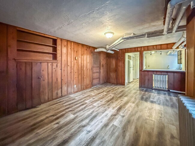 Building Photo - Updated 2 Bedroom Apartment Near UIUC – Convenient Location & Great Amenities