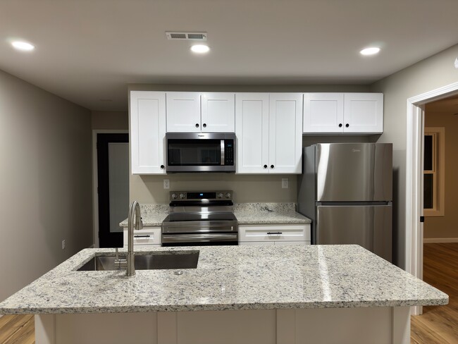 Kitchen - 211 Cedar Cir
