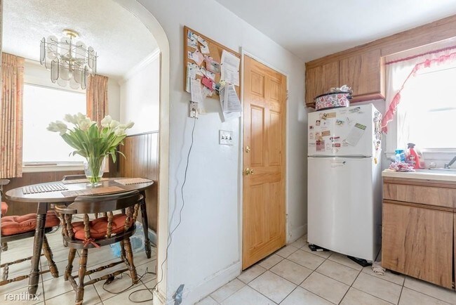 Building Photo - 2 br, 1 bath House - 393 River St # 101