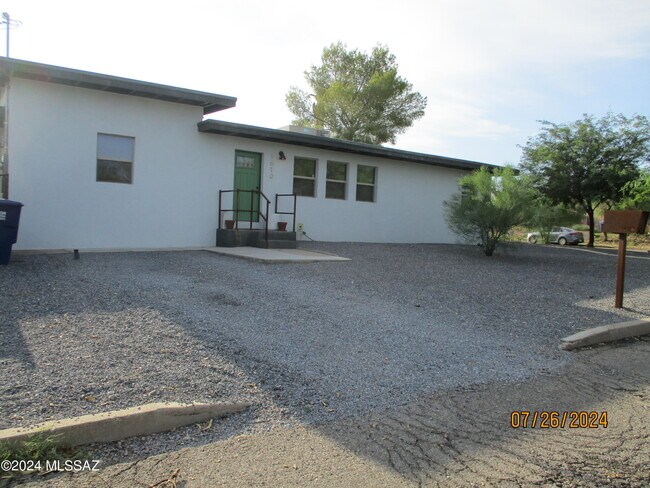 Building Photo - 1610 N 5th Ave