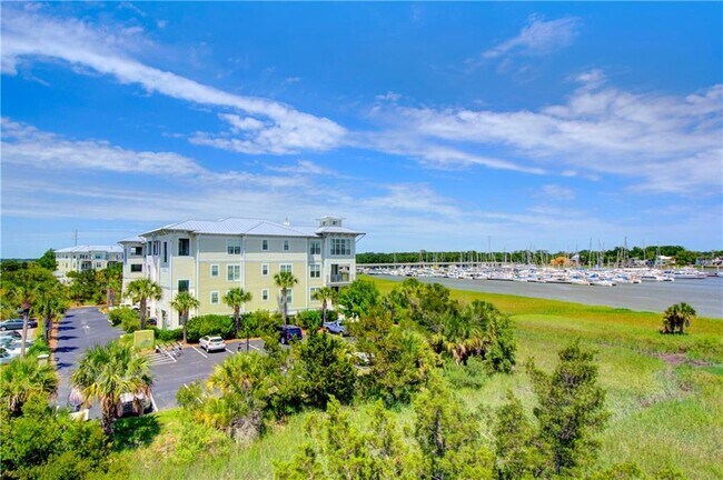 Building Photo - 10 Marina Dr