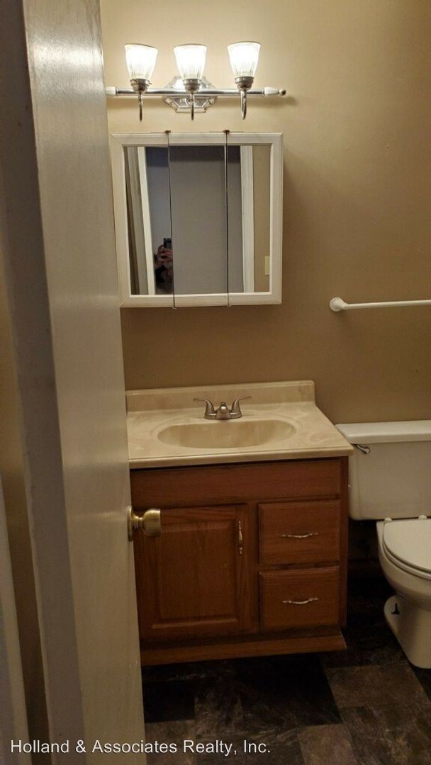 Building Photo - 3 br, 1.5 bath House - 208 Knollwood