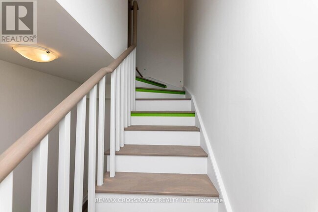 Building Photo - 871-T871 Sheppard Ave W
