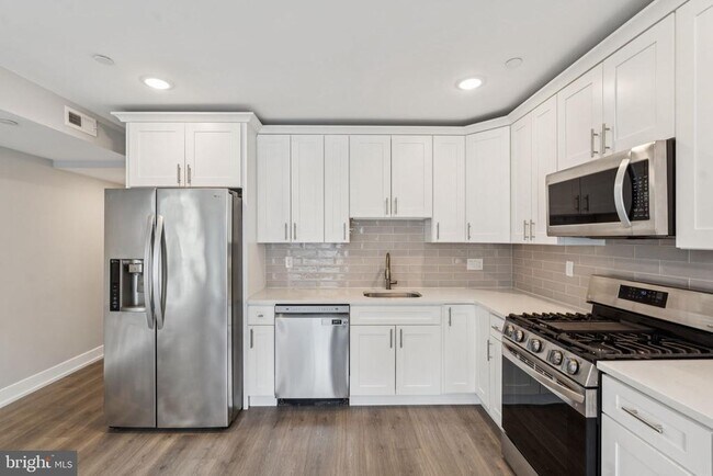 Building Photo - 1309 S 52nd St