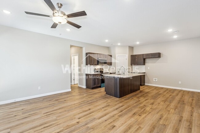 Building Photo - 5032-5032 S Sycamore St