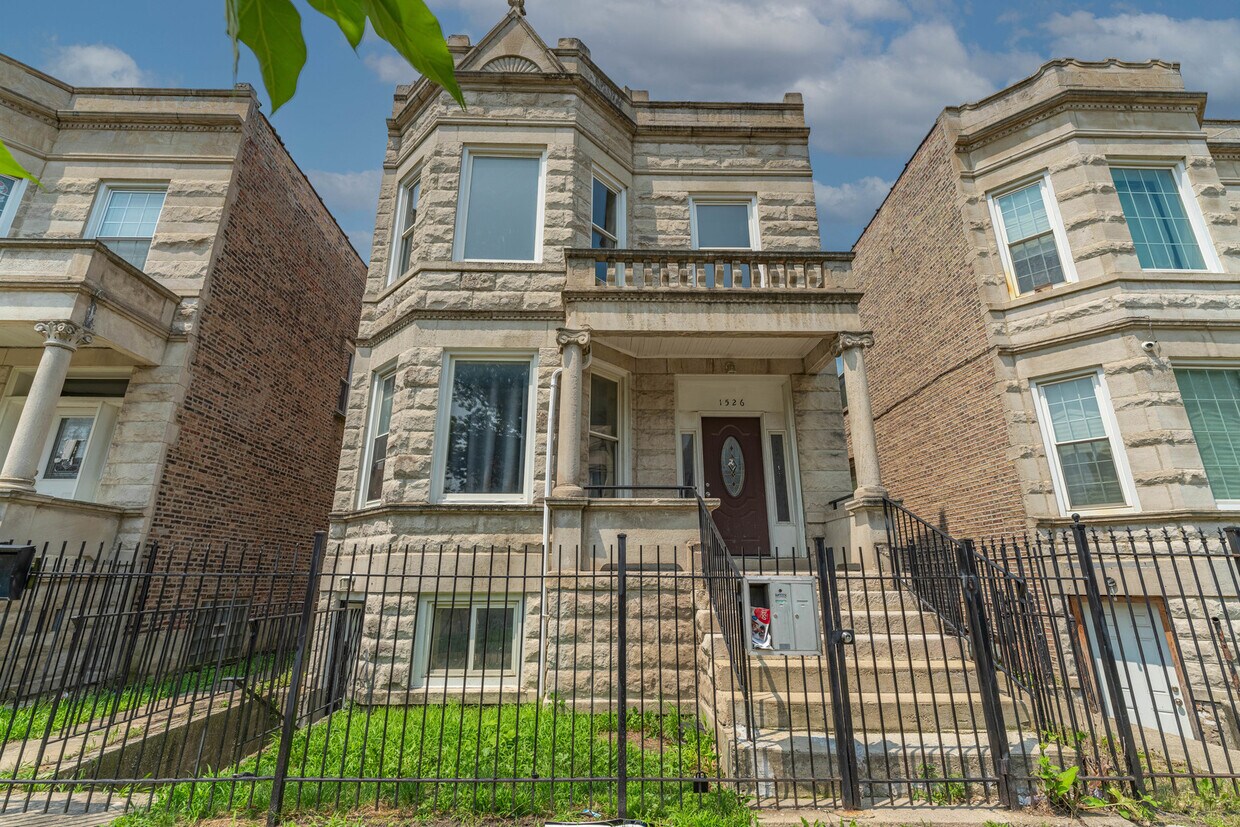 Primary Photo - 1526 S Drake Ave