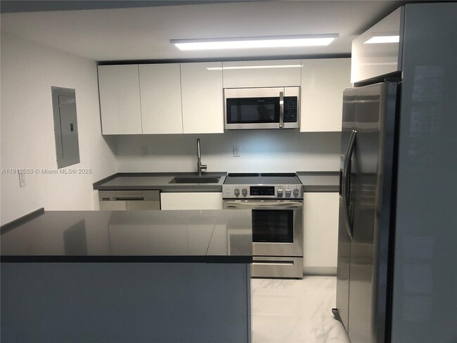 Foto del edificio - 1440 Brickell Bay Dr