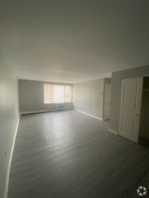 Building Photo - 31 Gillett St