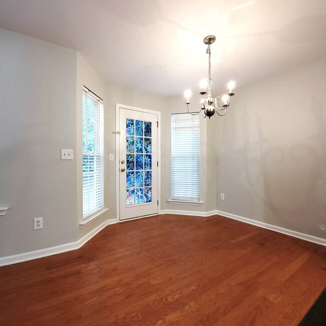 Foto del edificio - 300 Cottonwood Creek Cir