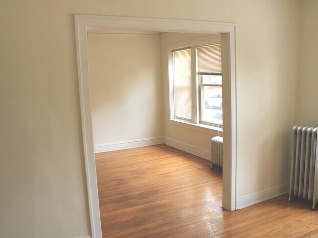 Foto del edificio - 2454 N Kilpatrick Ave