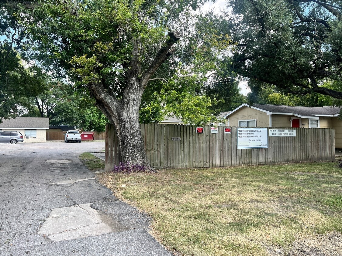 Primary Photo - 4623 Brinkley St