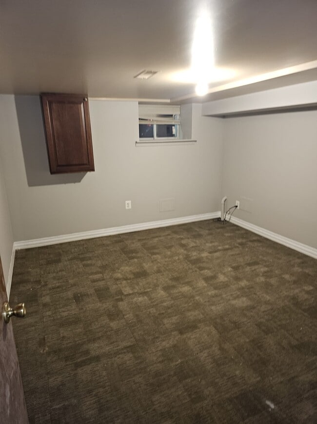 Building Photo - 2602 Llewelyn Ave
