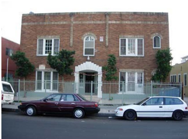 Foto del edificio - 5522 Sierra Vista Ave
