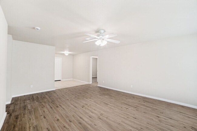 Foto del edificio - NEWLY-REMODELED 3-BEDROOM HOME IN HERITAGE SUBDIVISION