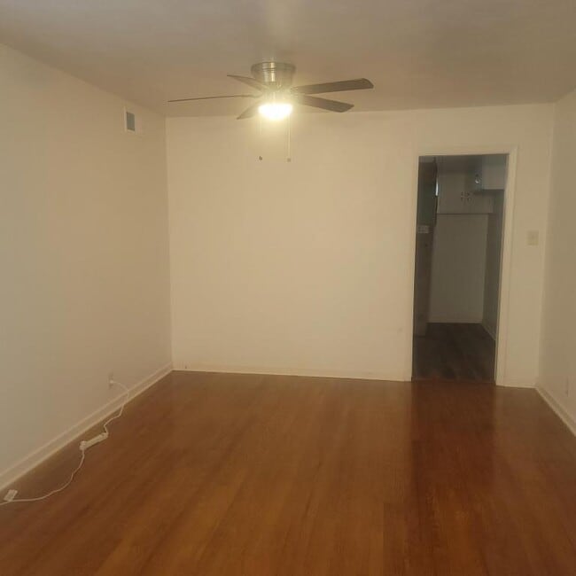 Building Photo - 1205 College Oaks Dr