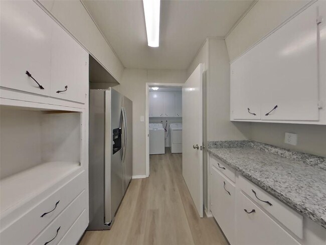 Building Photo - 205 4th St