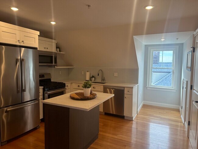 Building Photo - 25 Chilcott Pl
