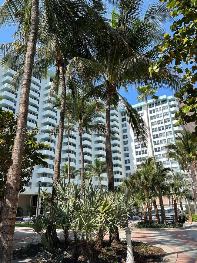 Building Photo - 2899 Collins Ave