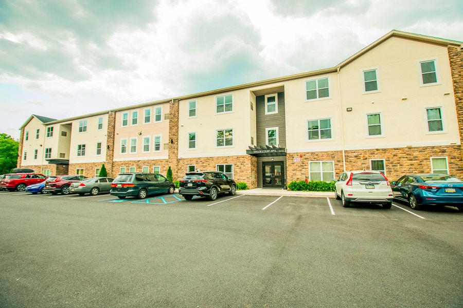 Taylor Court Apartments photo 4