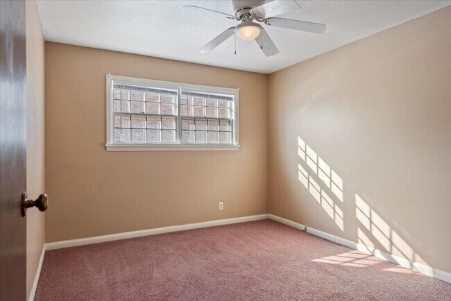 Foto del edificio - 111 S Elder Ln