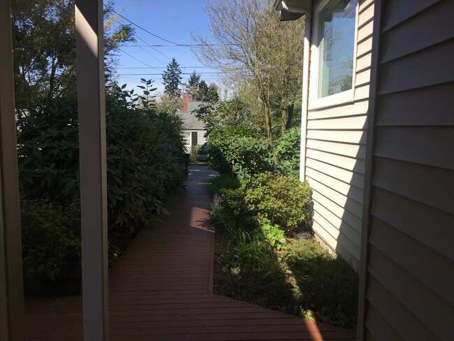 Building Photo - 4Bd Seattle Home!