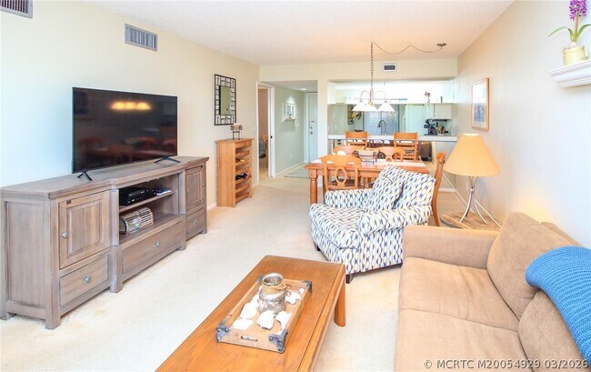Building Photo - 4620 NE Sandpebble Trce