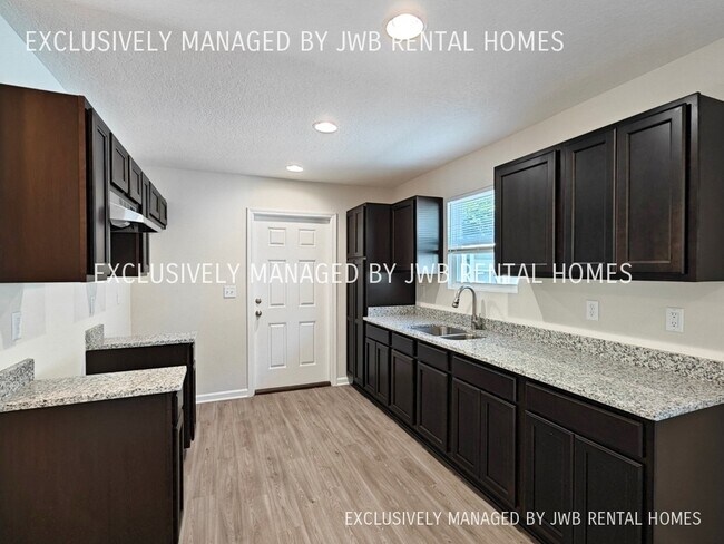 Foto del edificio - 1040 W 28th St