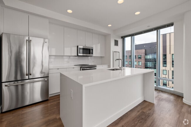 2BR, 2BA - 1000SF - Van Ness Apartments