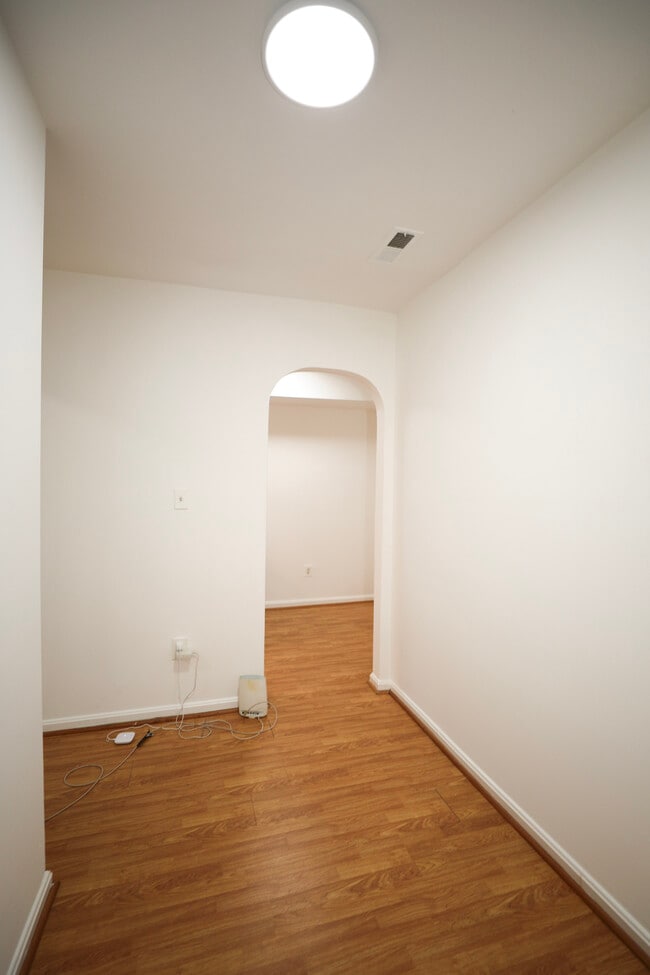 Building Photo - 1305 Orren St NE