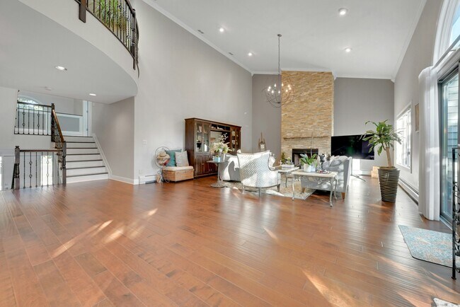 Foto del edificio - 714 Holly Ct