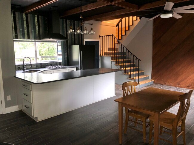 Foto del edificio - 2631 Jones Rd