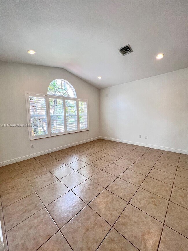 Building Photo - 19140 N Gardenia Ave