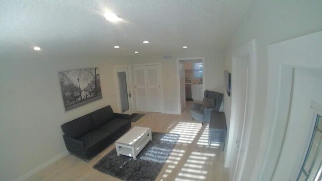 Foto del edificio - 151 Lake Evelyn Dr