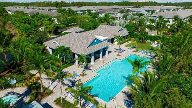 Building Photo - Luxury Naples 2-Bed Home Minutes to Downtown & Beaches | Resort-Style Amenities