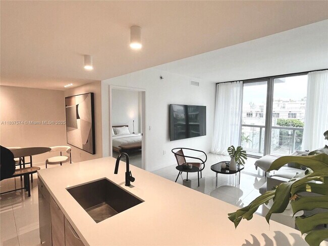 Foto del edificio - 990 W Bay Harbor Dr