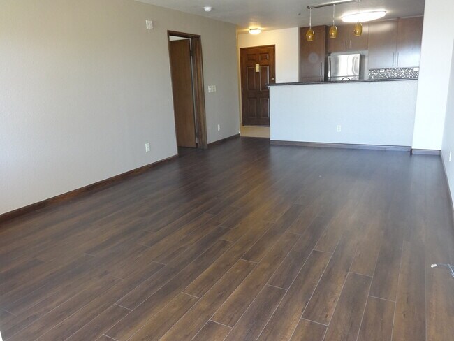 Foto del edificio - Centrally Located 2nd floor Upgraded Condo